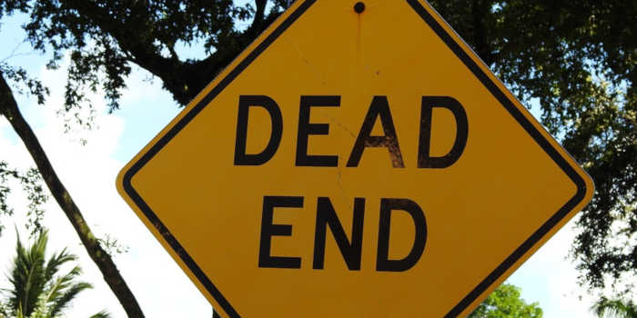 A dead end road sign.